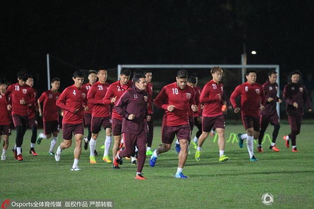吴东海终于松了口气，迫不及待的脱口道：叶大师，在下还有一事相求。