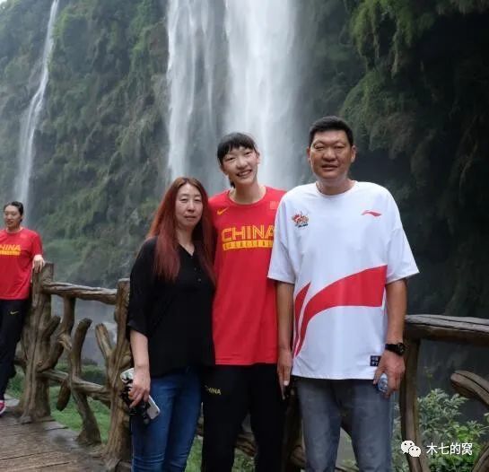 你们都是我万龙殿精心培养出来的精英中的精英，卢战军甚至还是顶尖的五星战将，竟然会在叙利亚被一支垃圾武装打成这幅模样，一千五百人名精英战死，甚至还死了一个五星战将，这才万龙殿历史上还从来没有发生过。